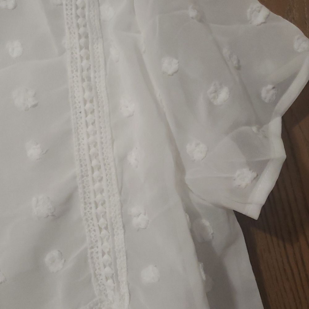 🔥🎉HP🎉 New Swiss dot flowy top. - Picture 7 of 13